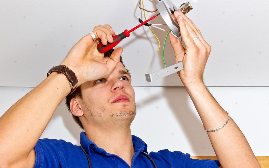besoin d'un électricien Issou