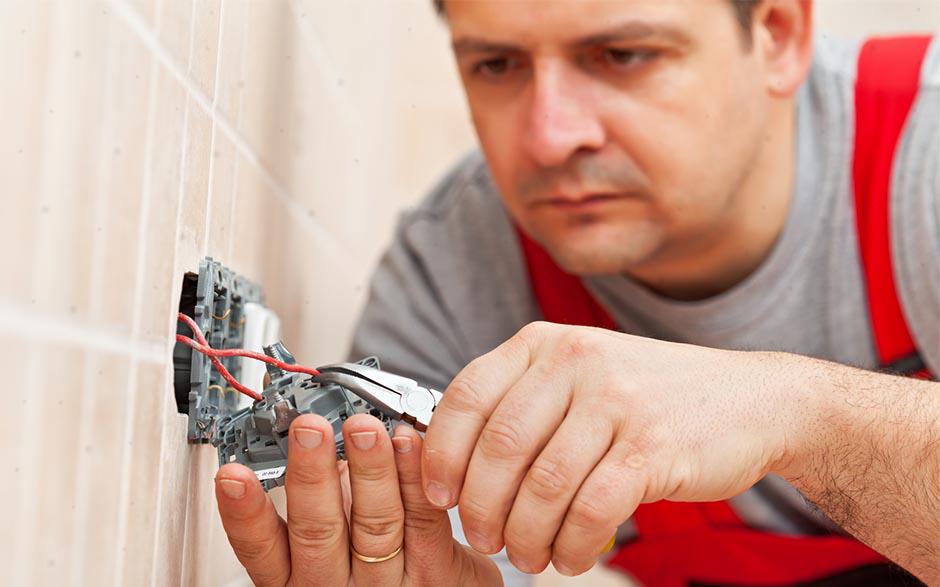 besoin d'un électricien Issou